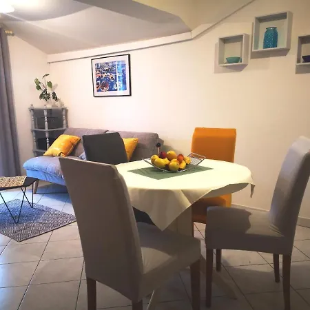 Suri Apartament *
