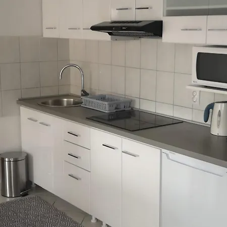 Suri Lägenhet Vodice