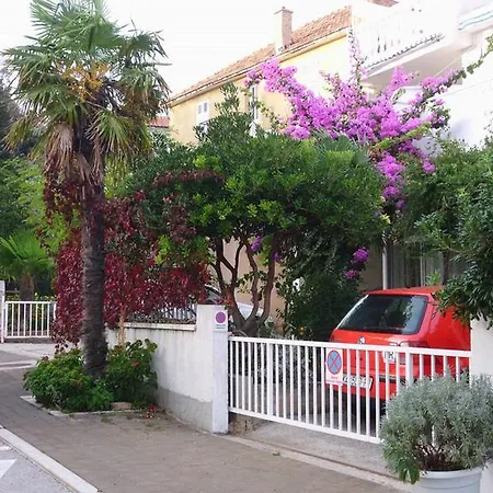 Suri Apartament *