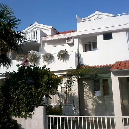 Apartament Suri *